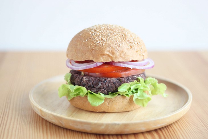 7 lunches blog black bean burger.jpg