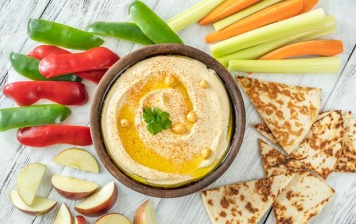 Hummus and veggies